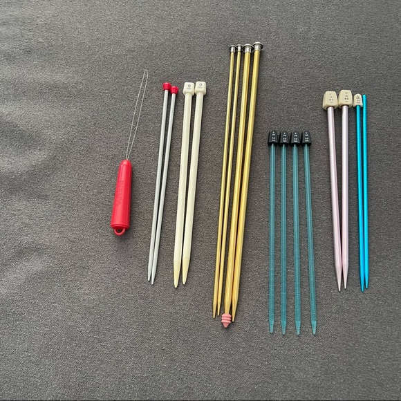 Set of knitting needles: #8, 9mm, 11, 5.5mm, 8mm, (1) #10 metal and wood. - Picture 10 of 10